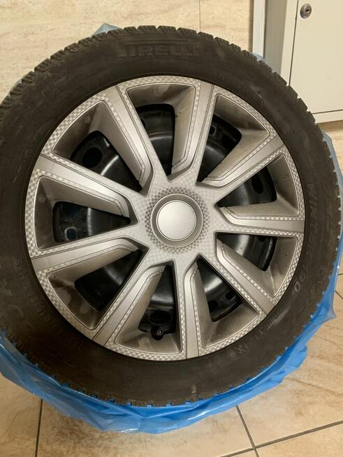 Sprzedam opony zimowe Pirelli felgi oraz kołpaki ozdobne