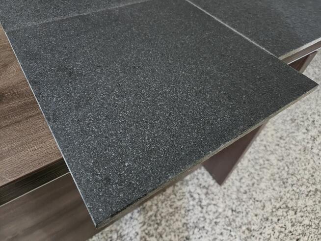 Płytki granitowe ABSOLUT BLACK 30,5x30,5x1cm satynowe
