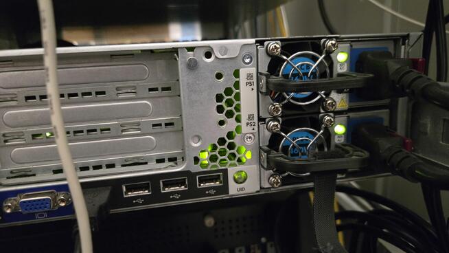 Serwer HP PROLIANT DL380p GEN8 - 2 szt.