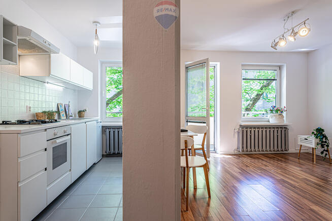 Wygodna kawalerka osobna kuchnia duży balkon