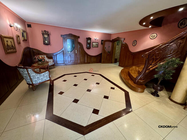 Przestronny dom 360 m² z ogrodem – Piękny ogród