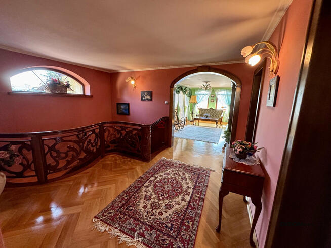 Przestronny dom 360 m² z ogrodem – Piękny ogród