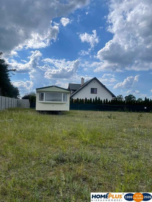 Działka budowlana 1200 m² z domkiem mobilnym.