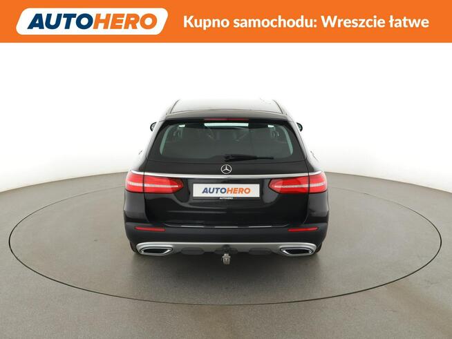 Mercedes E 220 All-Terrain automat 4x4 grzane fotele navi kamera tempomat LED