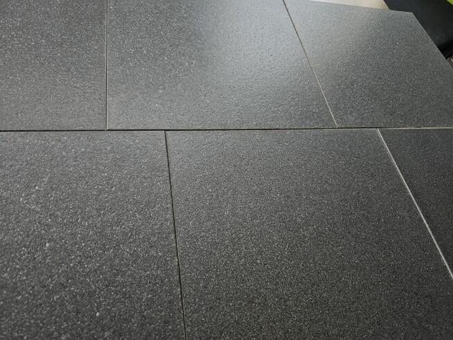 Płytki granitowe ABSOLUT BLACK 30,5x30,5x1cm satynowe