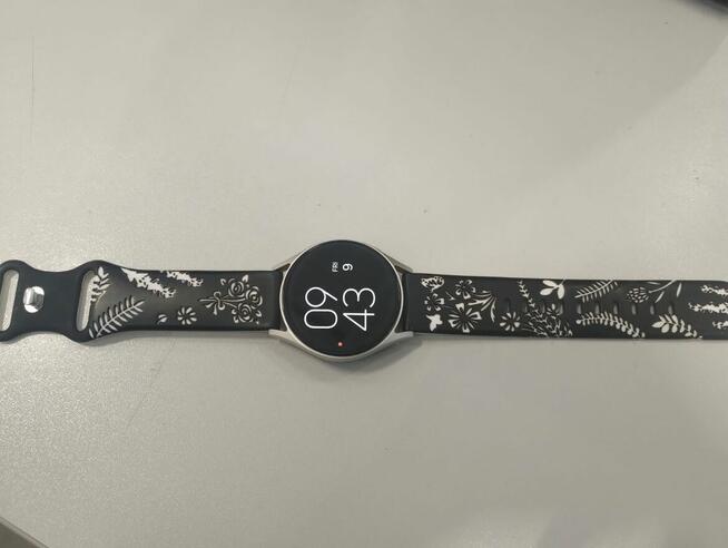 Pakiet ruchomości (TV, smartwatch, odkurzacz)
