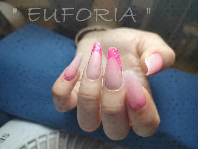 Manicure hybrydowy henna rzęs regulacja brwi