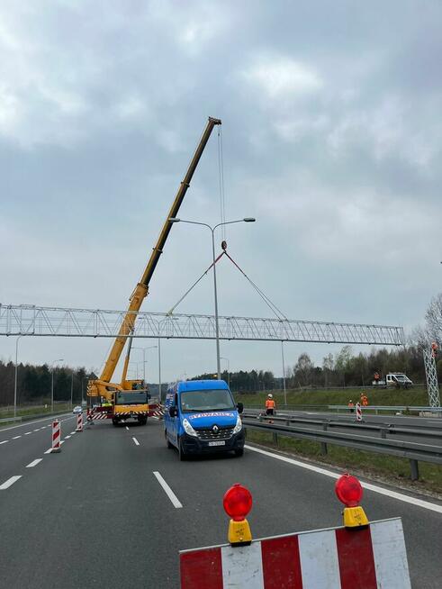 Wynajem dźwigów podnośników zwyżek ładowarek maszyn budowlan