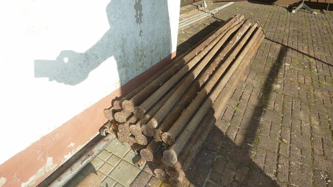 Słupki ogrodzeniowe z demontażu, używane 33 sztuki.dł.230cm.