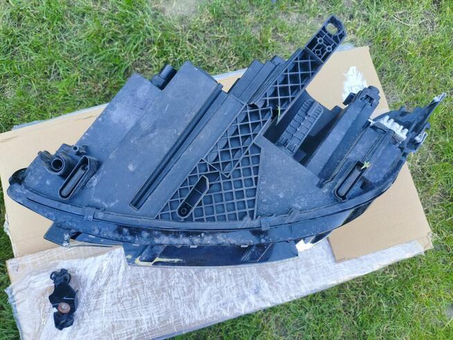 lampa prawy przód tiguan 2