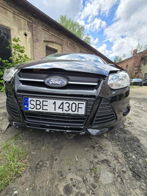 ford focus 2014 po szkodzie uderzony prawy przód Uszkodzony