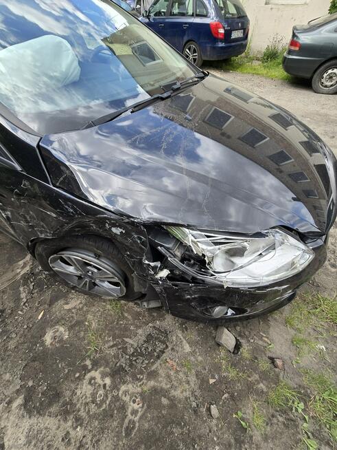 ford focus 2014 po szkodzie uderzony prawy przód Uszkodzony