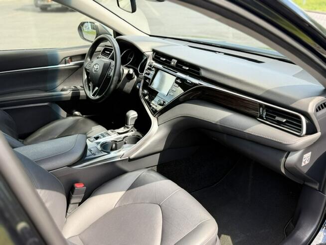Toyota Camry 2.5 Hybrid Prestige CVT