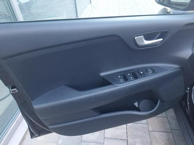 Kia Stonic M + Smart / Salon PL / Gwarancja do 2028 / Niski przebieg / Kamera
