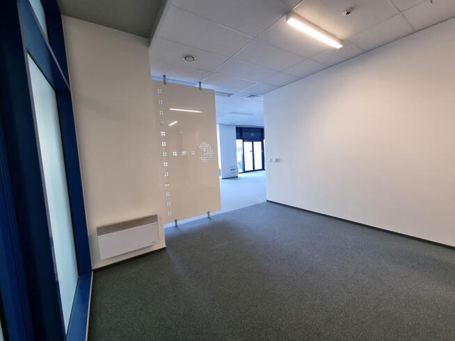 Lokal biurowo-usługowy na parterze