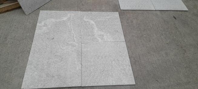 Płytki granitowe VISCONT WHITE 60x60x1,5 poler, płomień