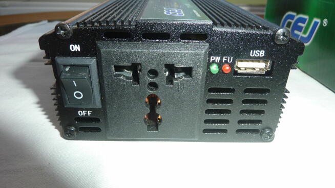 Przetwornica napięcia INVERTER CEJ-1000P z 24 V na 230 Volt.