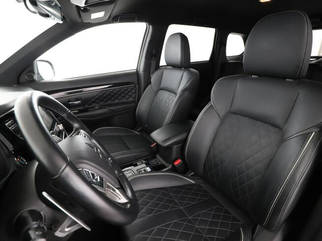 Mitsubishi Outlander PHEV 4x4 automat full LED skóra navi klima auto grzane fotele kamera i