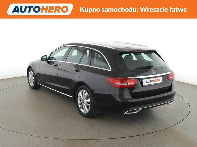 Mercedes C 200 automat full LED skóra navi klima auto el. sterowane i grz. fotele hak