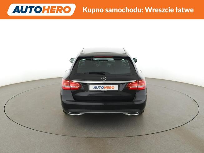 Mercedes C 200 automat full LED skóra navi klima auto el. sterowane i grz. fotele hak