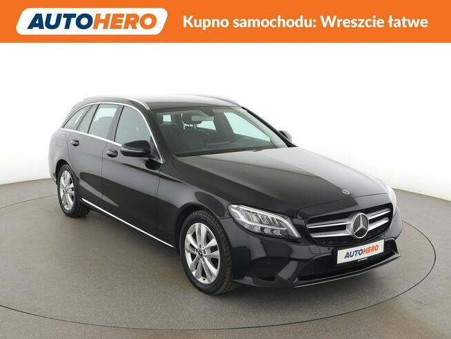 Mercedes C 200 automat full LED skóra navi klima auto el. sterowane i grz. fotele hak