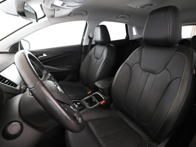 Opel Grandland X automat full LED skóra navi klima auto czujniki parkowania grzane fote