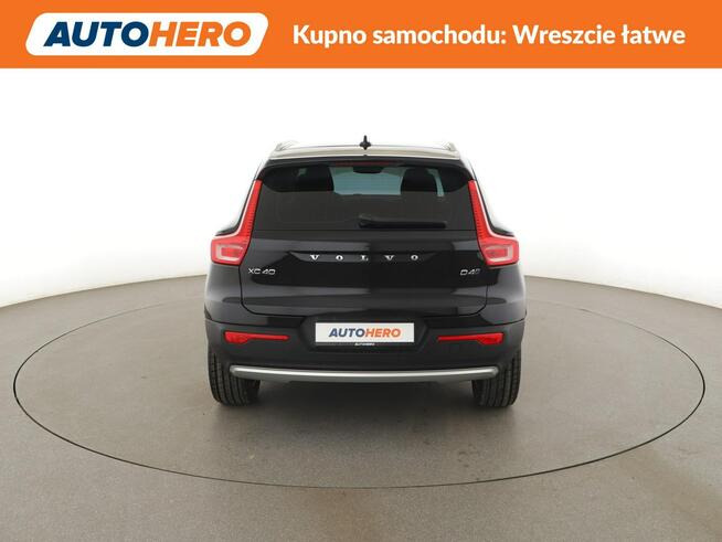 Volvo XC 40 Momentum D4 automat 4x4 skóra navi ACC grzane fotele kamera LED