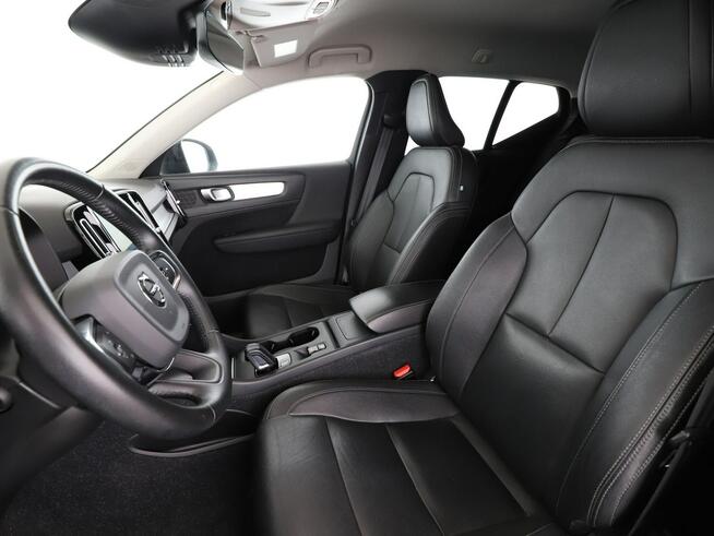 Volvo XC 40 Momentum D4 automat 4x4 skóra navi ACC grzane fotele kamera LED