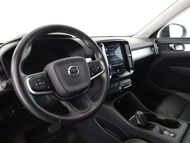 Volvo XC 40 Momentum D4 automat 4x4 skóra navi ACC grzane fotele kamera LED