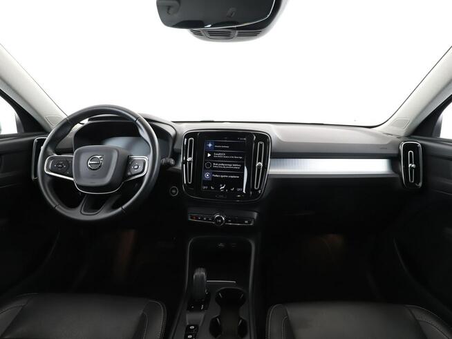 Volvo XC 40 Momentum D4 automat 4x4 skóra navi ACC grzane fotele kamera LED