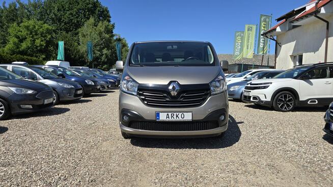 Renault Trafic 9 miejsc, 2 komplety kół