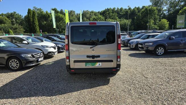 Renault Trafic 9 miejsc, 2 komplety kół