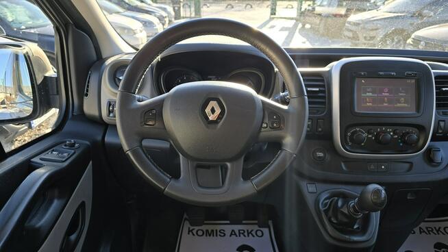 Renault Trafic 9 miejsc, 2 komplety kół