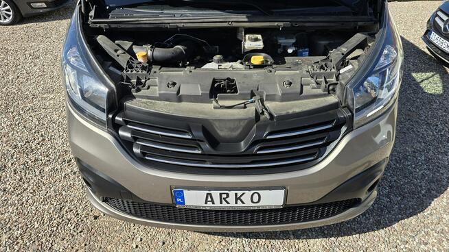 Renault Trafic 9 miejsc, 2 komplety kół