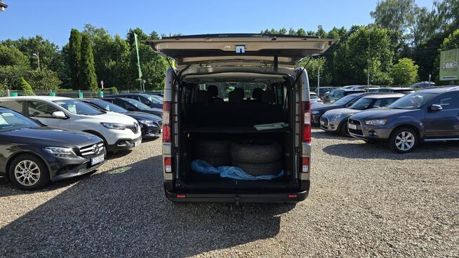 Renault Trafic 9 miejsc, 2 komplety kół