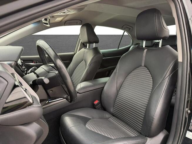 Toyota Camry 2.5 Hybrid Comfort CVT Sedan