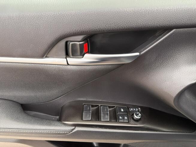 Toyota Camry 2.5 Hybrid Comfort CVT Sedan