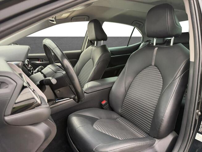 Toyota Camry 2.5 Hybrid Comfort CVT Sedan