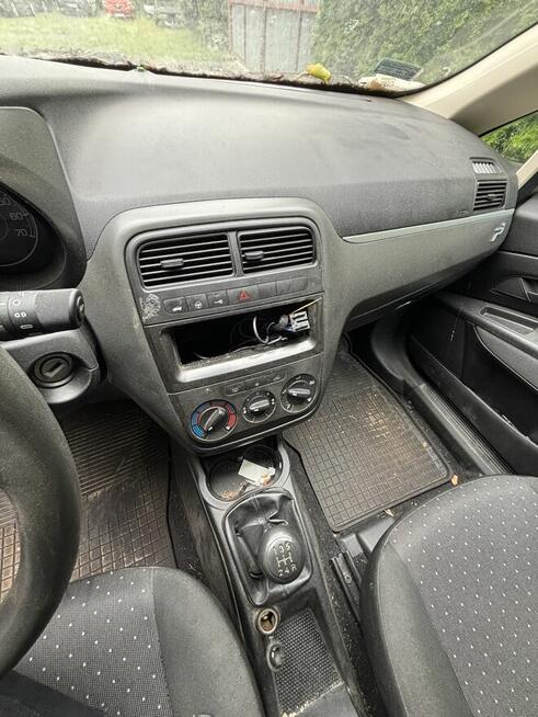 Syndyk sprzeda samochód osobowy - FIAT PUNTO