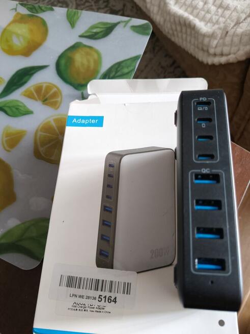 Adapter do łądowania wielu urządzeń na raz.