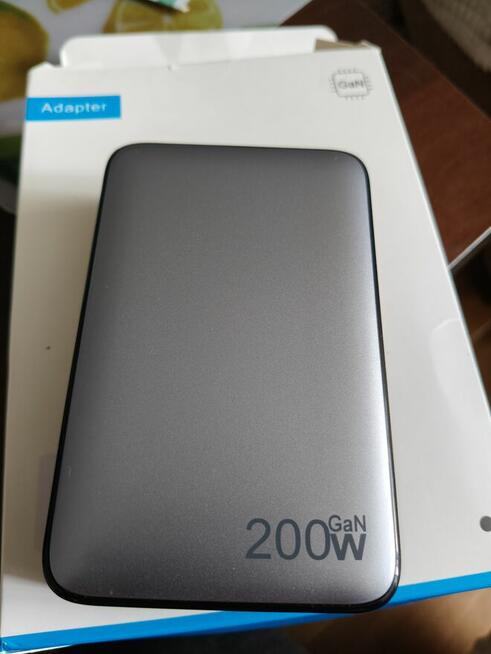 Adapter do łądowania wielu urządzeń na raz.