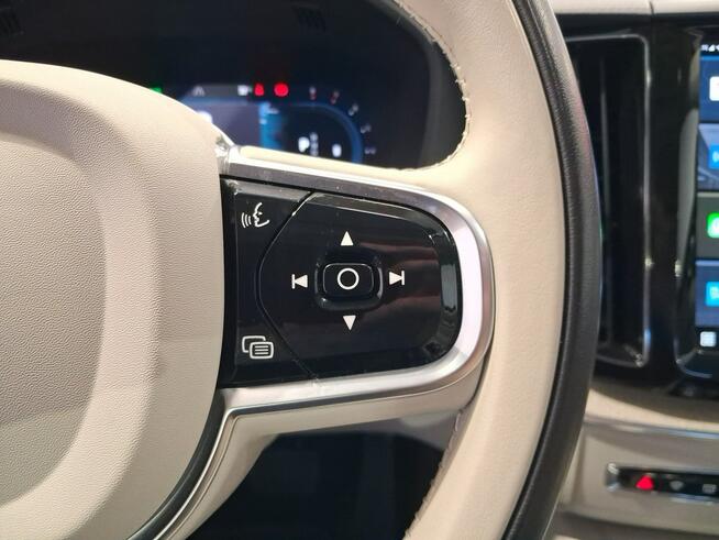 Volvo XC 60 VAT 23% Bright Plus 2.0 B4 mHEV 197KM automat 2022 r., salon PL V