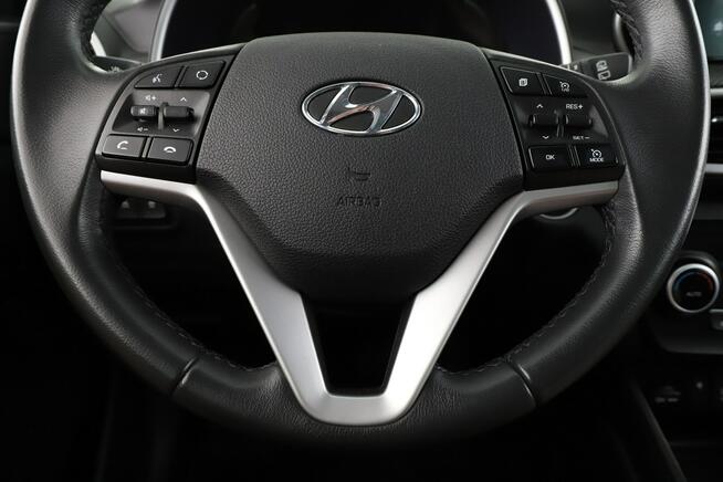 Hyundai Tucson automat niski przebieg 4x4 navi KRELL tempomat LED kamera
