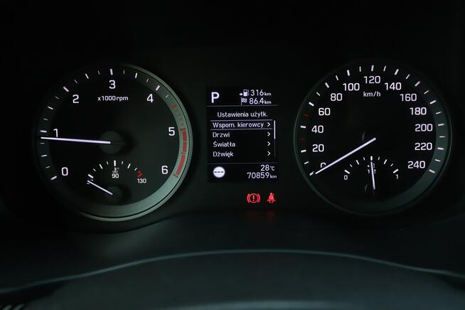 Hyundai Tucson automat niski przebieg 4x4 navi KRELL tempomat LED kamera