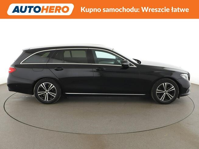 Mercedes E 200 automat jasne skóry full LED duże ekrany kamera i asystent parkowania