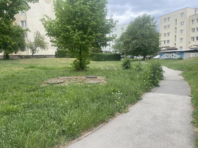 Bardzo ciche mieszkanie, tuż przy metrze