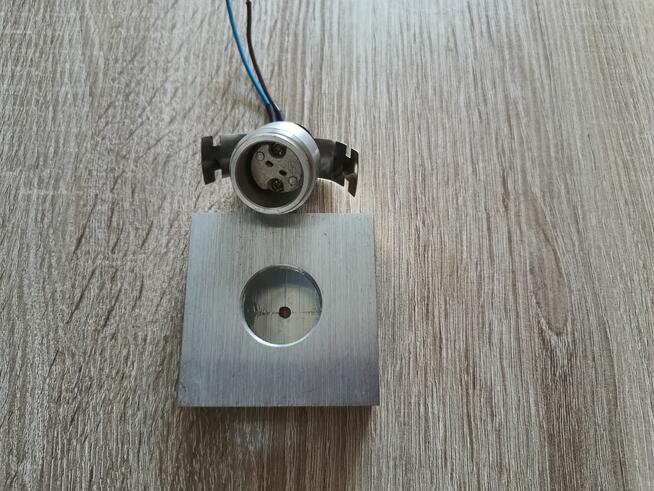 Oprawy aluminiowe/szklane do zabudowy podtynkowej jak nowe