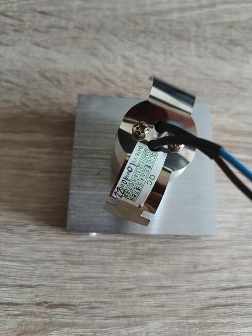 Oprawy aluminiowe/szklane do zabudowy podtynkowej jak nowe