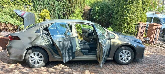 Toyota Corolla 48.7 netto E-CVT 1.8 Hybryda Kamera Cofania Kier.wielof. Klimatronik