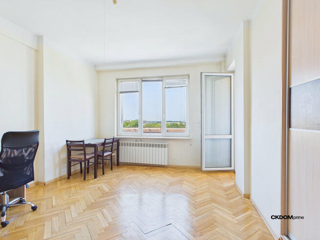 Kawalerka z dużym balkonem typu taras i widokiem na panoramę Radomia – ul. Kościuszki 8A